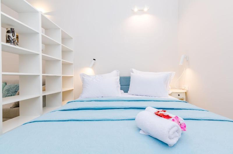 Studio Apartment image 1
