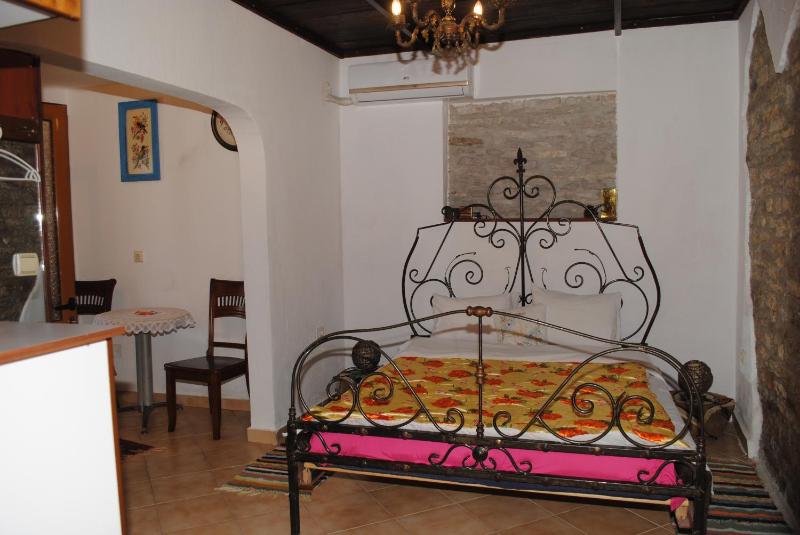 Deluxe Double Room image 3