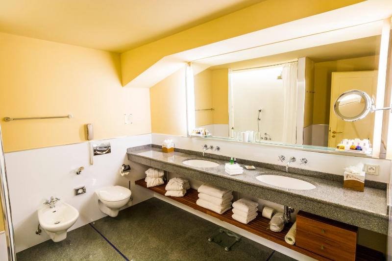 Luxury Apartment image 4