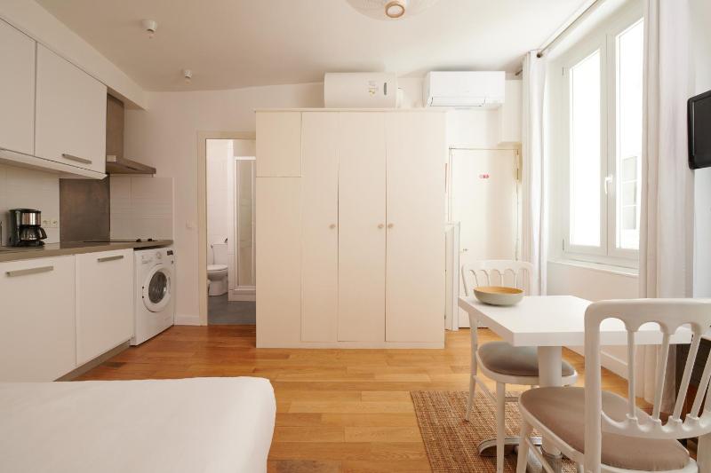 Studio (2 Adults) - Vertus image 3