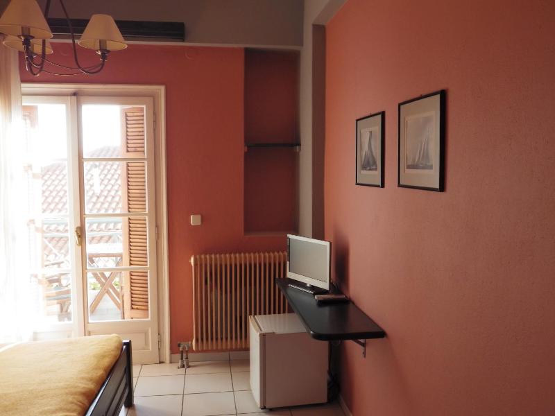 Standard Double or Twin Room image 4