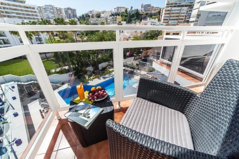 Double or Twin Room with Pool View image 3