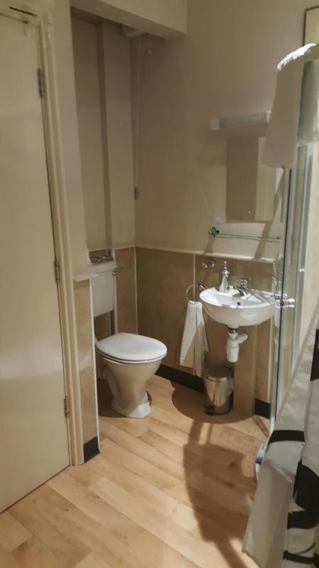 Single Room image 3