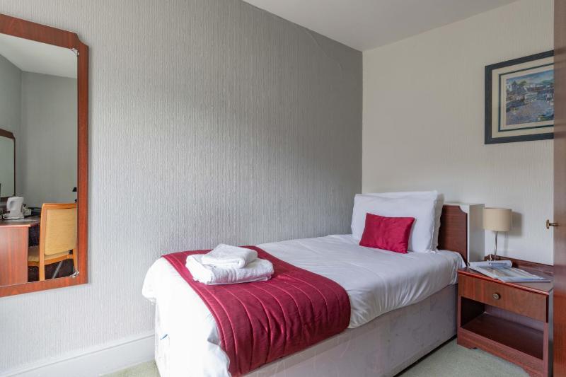 Single Room image 4