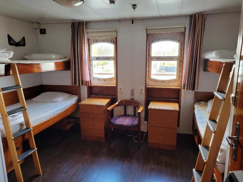 Quadruple Cabin image 4