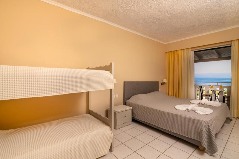 Family Room with Sea View image 3
