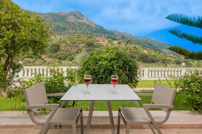 Standard Double Room with Garden View image 2