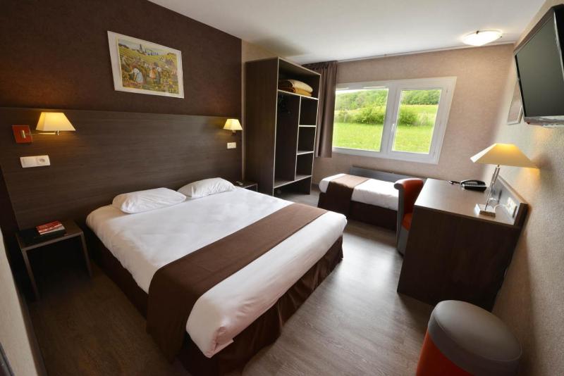Standard Triple Room image 3