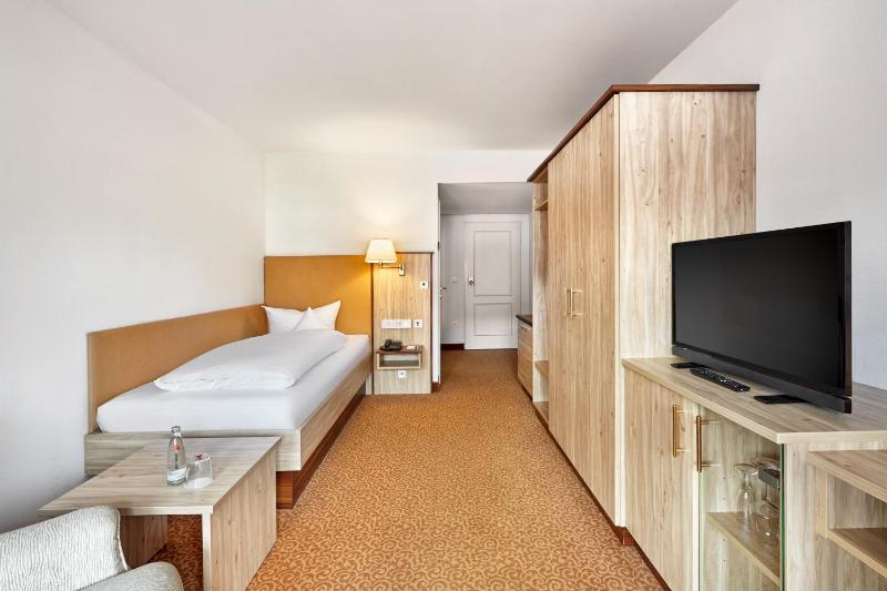 Standard Single Room image 3