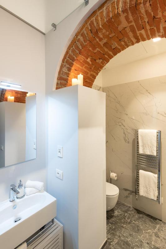 One-Bedroom Apartment image 3