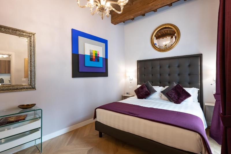 Kairos by Florence Art Apartments - image 5