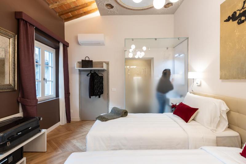 One-Bedroom Apartment image 4