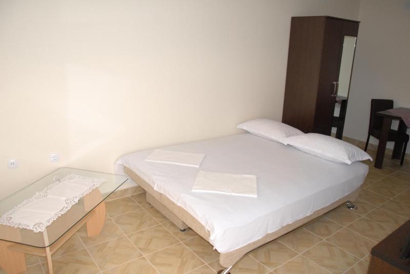 One-Bedroom Apartment image 3