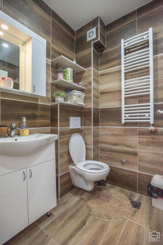 One-Bedroom Apartment image 2