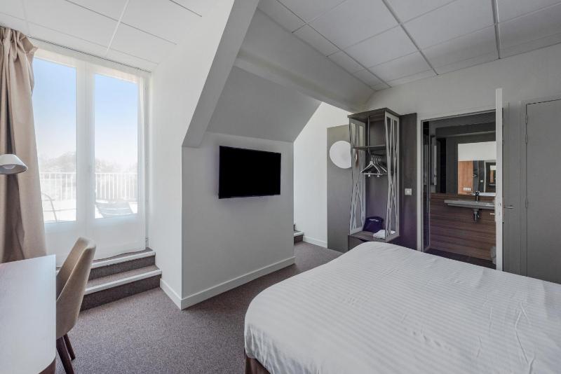 Double Room image 4