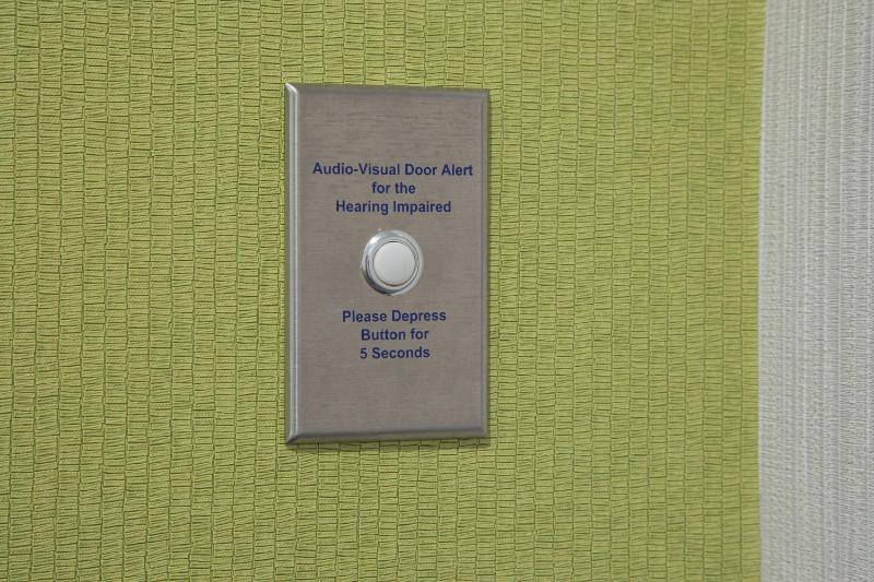 King Room - Hearing Accessible/Non-Smoking  image 4