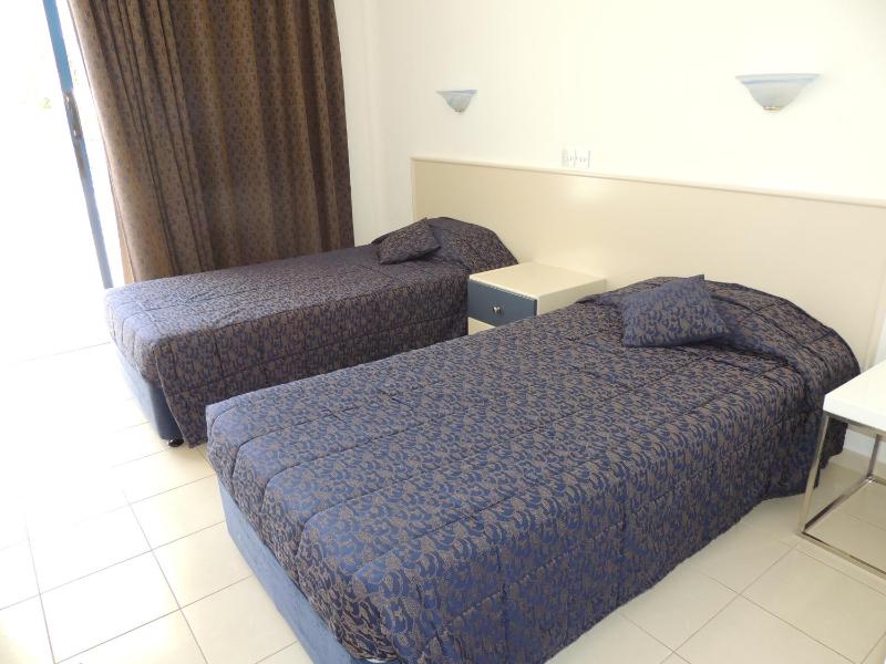 Family Room image 3