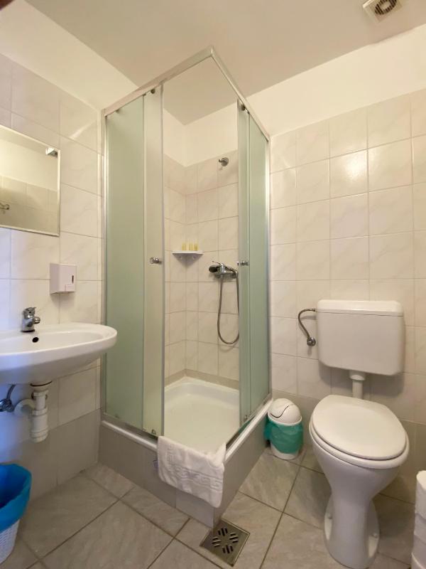 Quadruple Room image 2