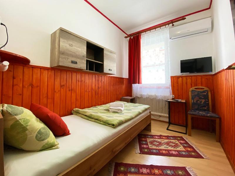 Standard Single Room image 4