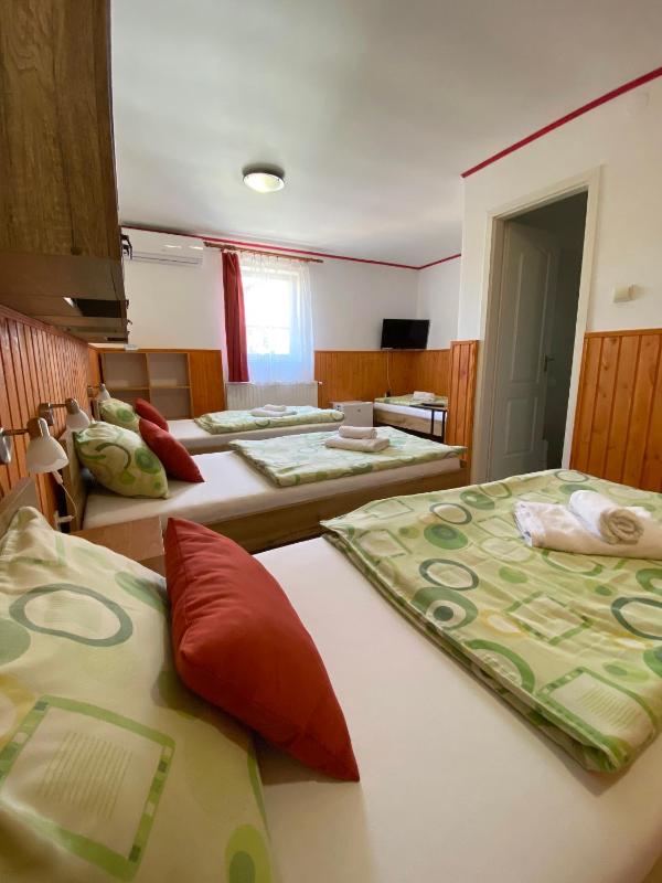 Quadruple Room image 1