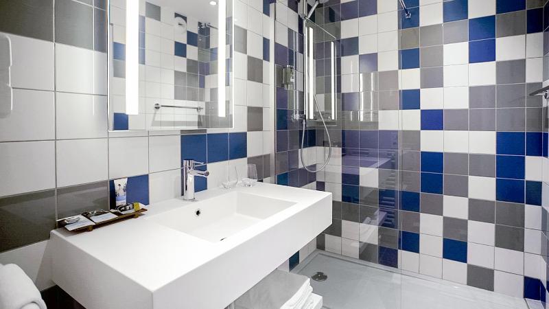 Superior Twin Room image 4