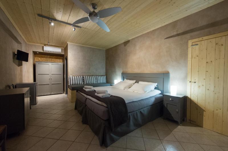 Double or Twin Room with Sea View image 3