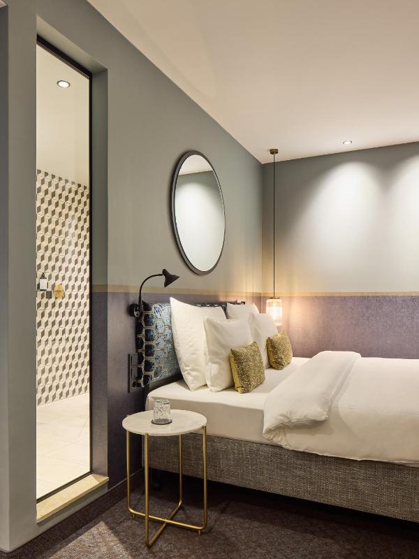 Superior Double Room - Free City Ticket image 4