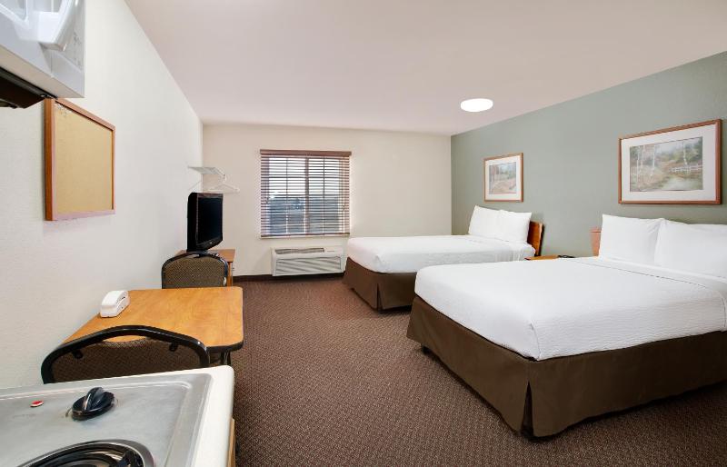 Queen Suite with Two Queen Beds - Non-Smoking image 2
