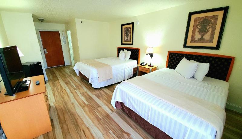 Standard Double Room with Two Double Beds image 4