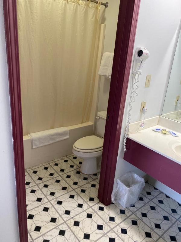 Deluxe King Room image 3