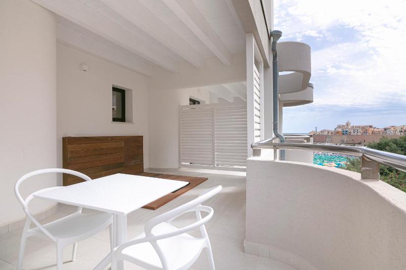 Double Room with Terrace image 3