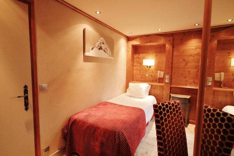 Classic Single Room image 4