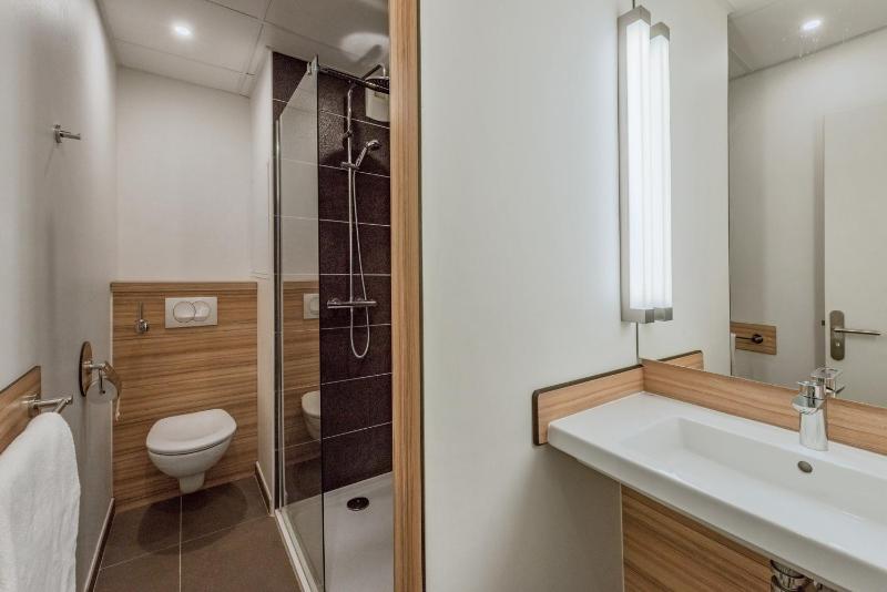 Standard Room - 3 Single Beds image 3