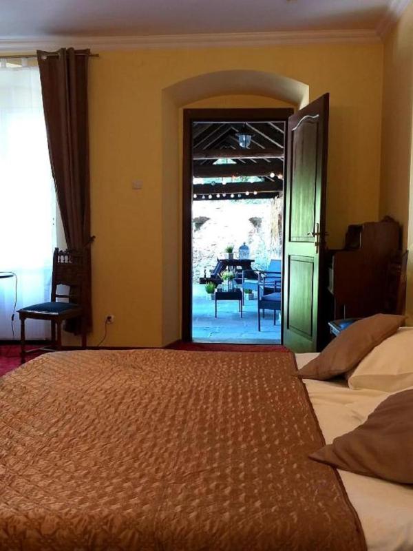 Double Room with Balcony image 1