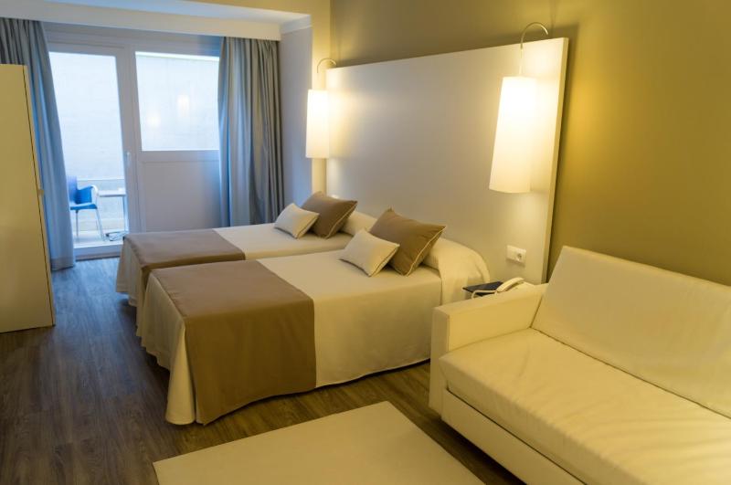 Basic Double or Twin Room image 4