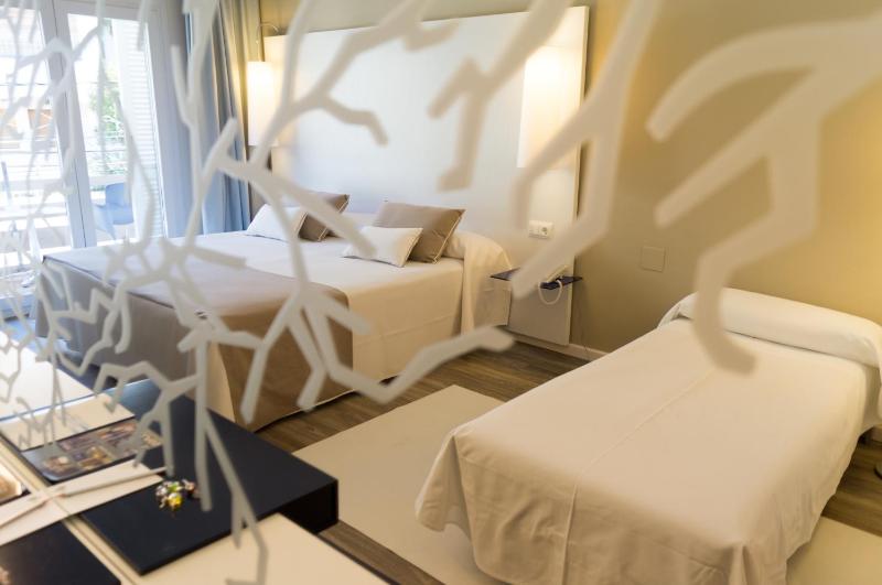 Standard Triple Room (2 Adults + 1 Child) image 2