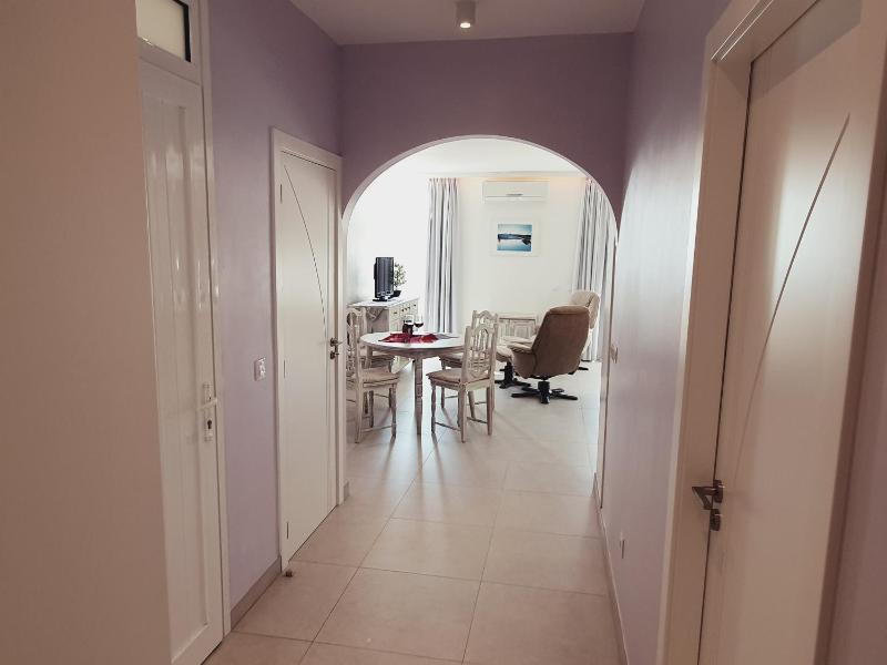 Elegant Spacious Apartment with Sea Views - image 3