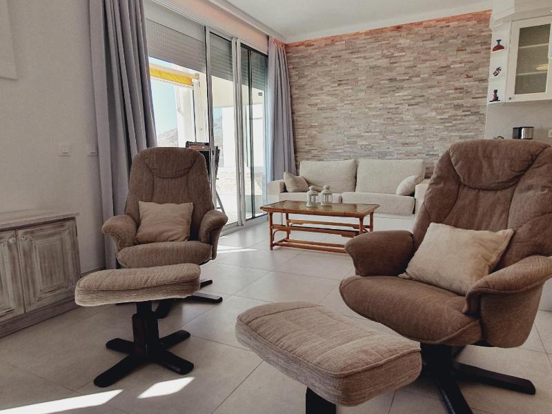Elegant Spacious Apartment with Sea Views - image 38