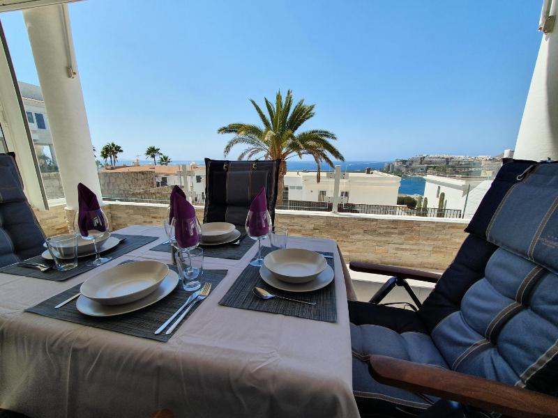 Elegant Spacious Apartment with Sea Views - image 39