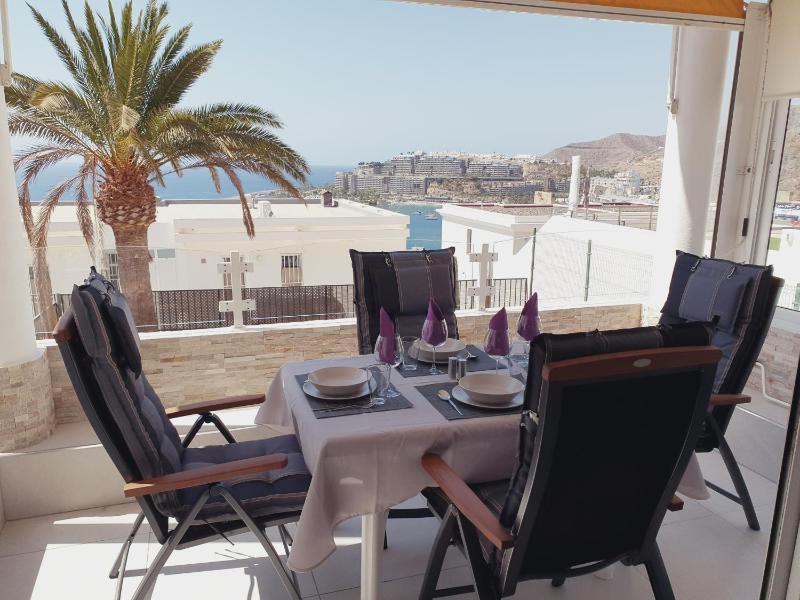 Elegant Spacious Apartment with Sea Views - image 20