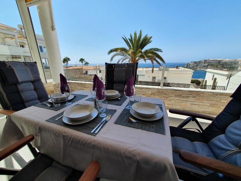 Elegant Spacious Apartment with Sea Views - image 41