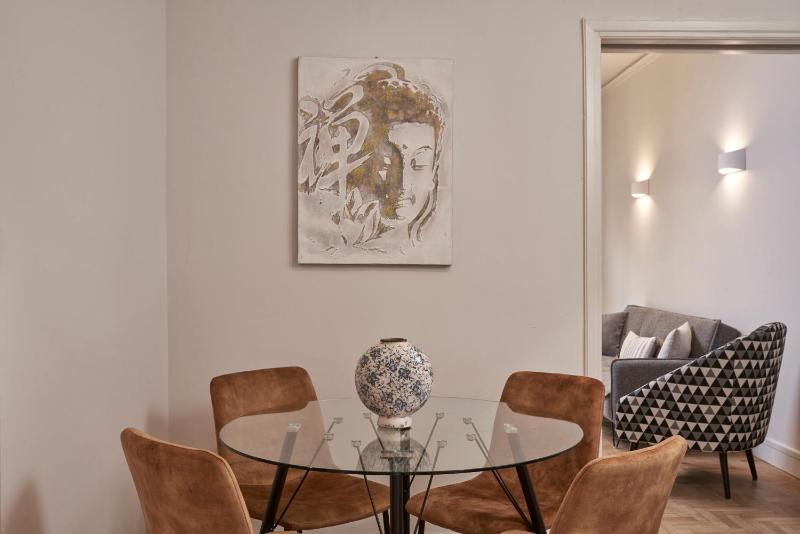 Ilisia Park Contemporary 2BD Condo - image 10