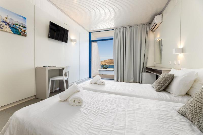 Standard Twin Room with Sea View image 1
