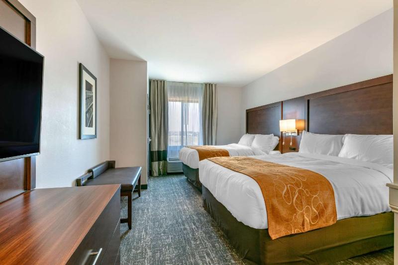 Queen Suite with Two Queen Beds - Non-Smoking image 1