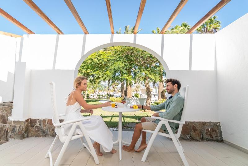 Suite with Garden View image 4