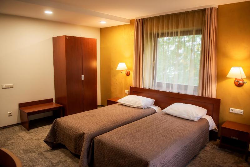 Twin Room image 3