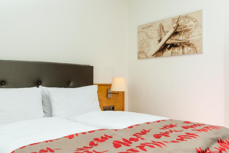 Standard Queen Room image 1