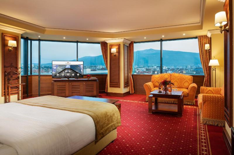 Corner Suite image 3