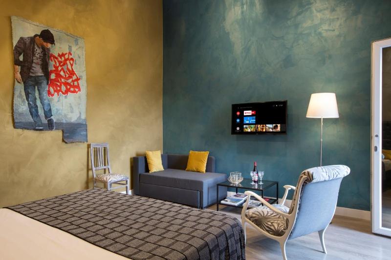 Deluxe Triple Room image 3
