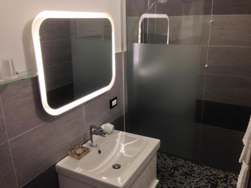 Economy Double or Twin Room image 3